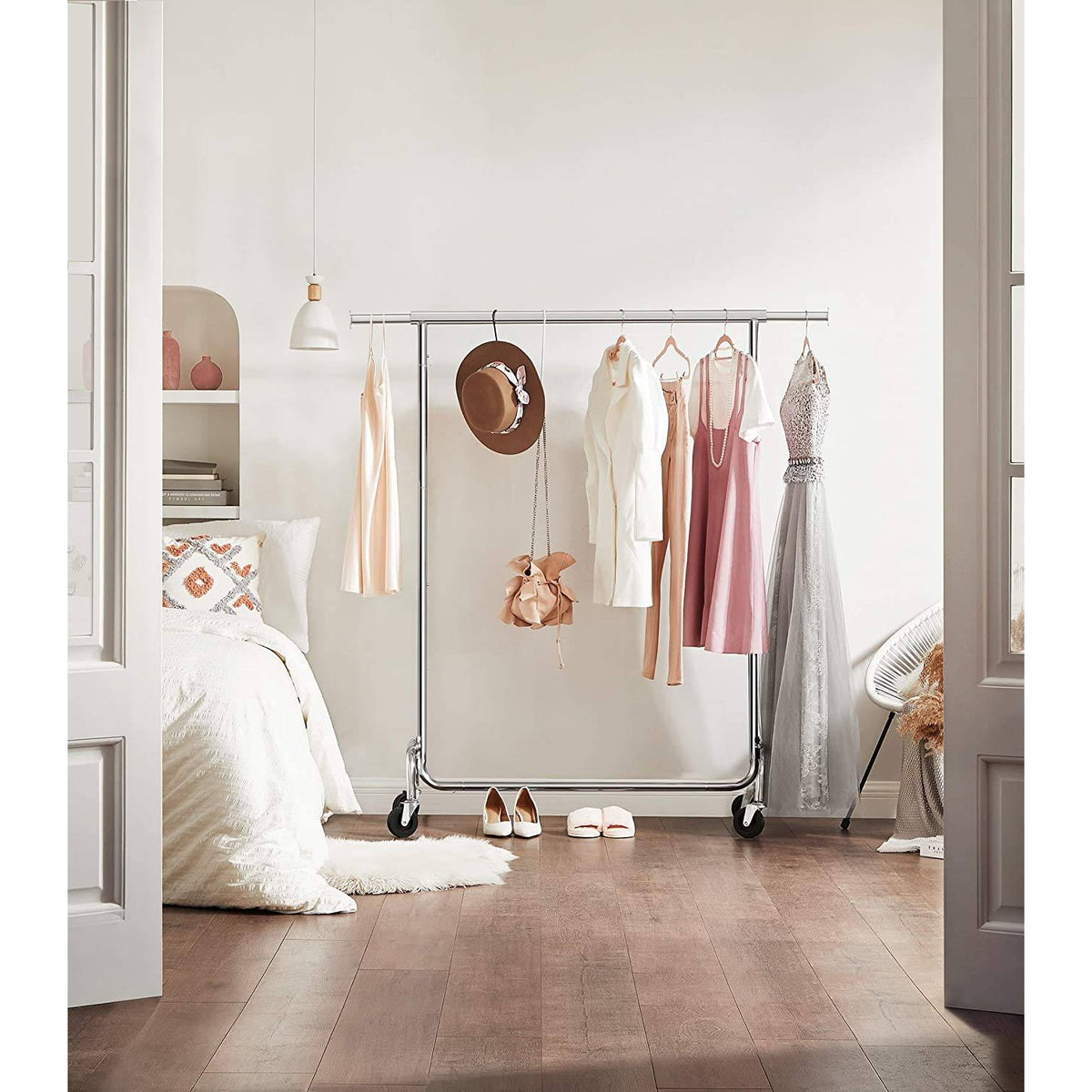 SONGMICS Gurulós ruhaállvány, ezüst 110-150x45x160cm – 7. kép