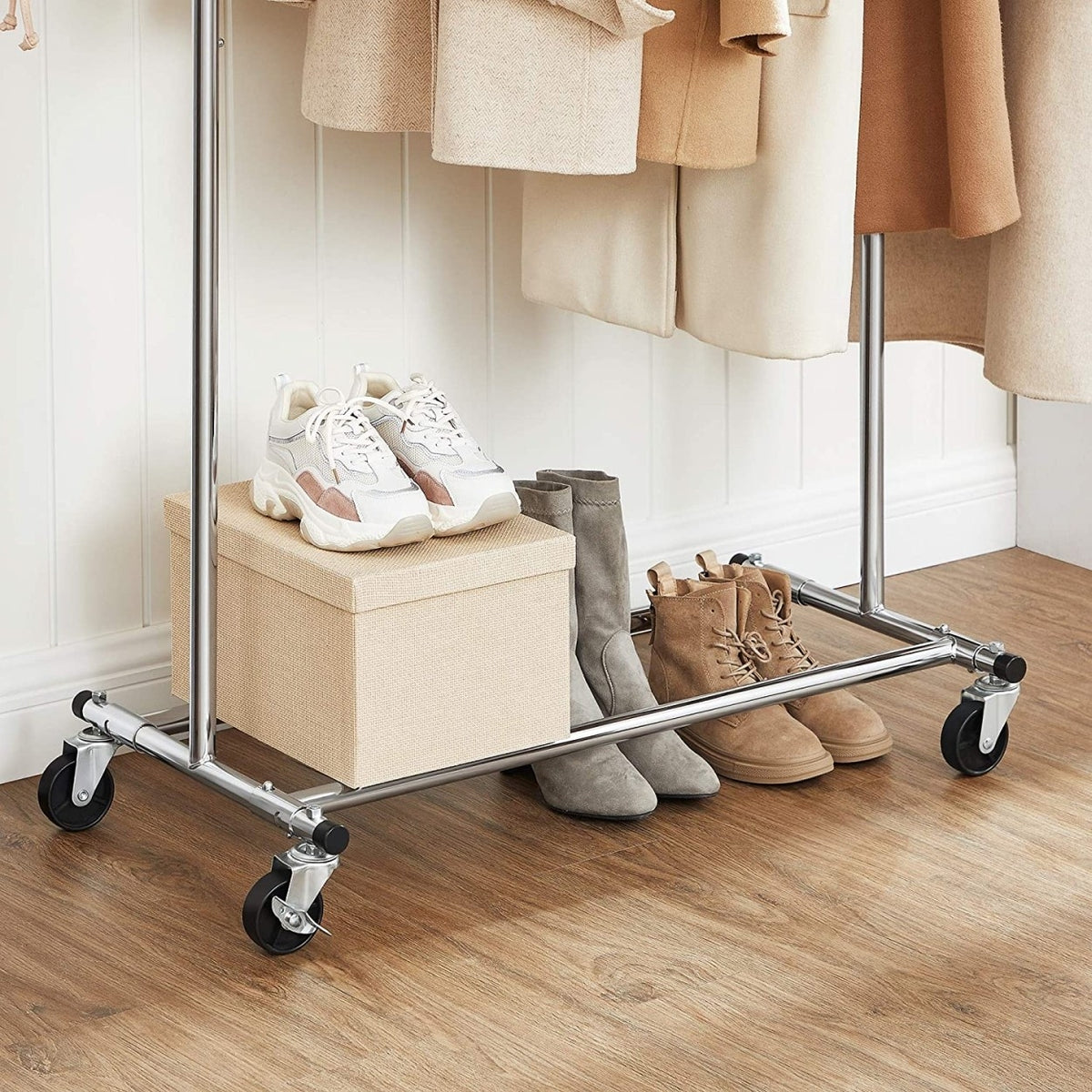 SONGMICS Ruhaállvány gurulós 90kg teherbírású, ezüst – 6. kép